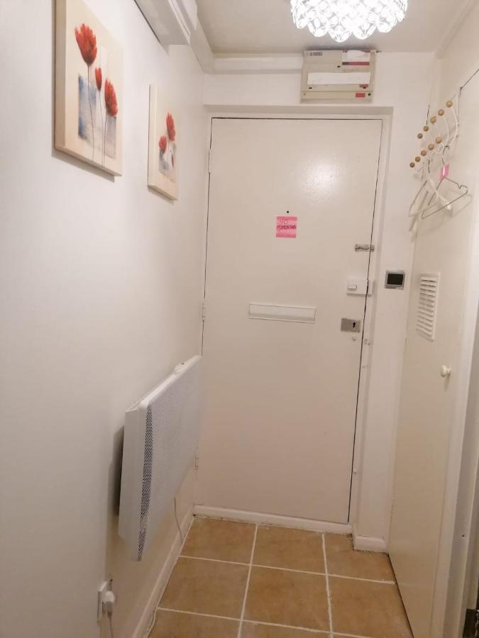Stunning 1 Bedroom Apartment In Dagenham Bagian luar foto