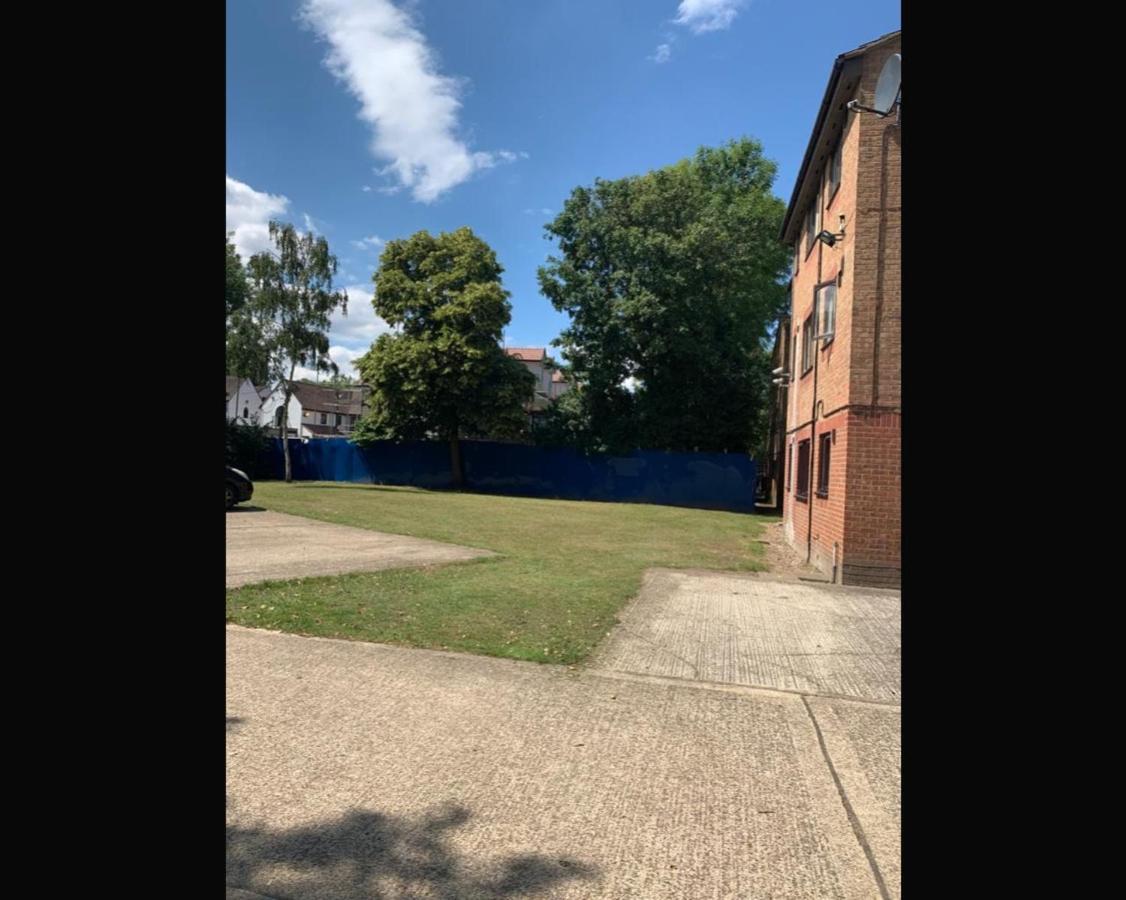 Stunning 1 Bedroom Apartment In Dagenham Bagian luar foto