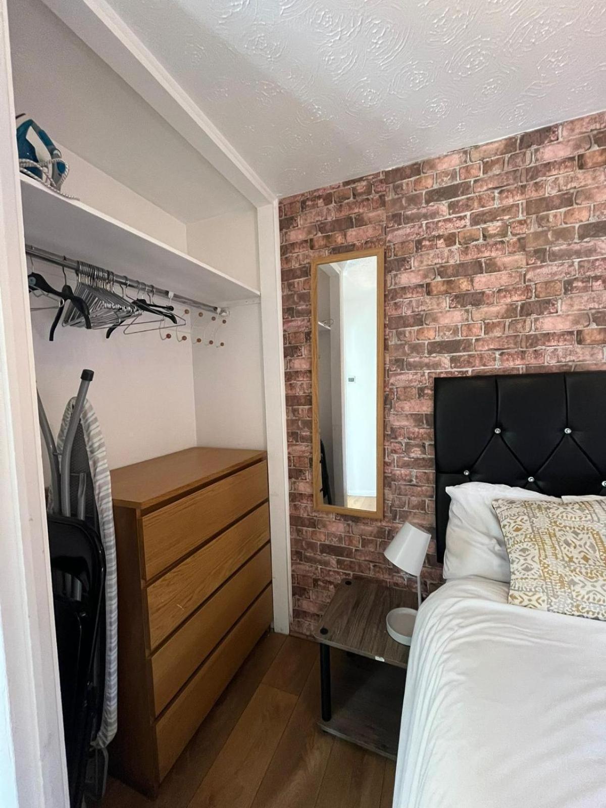 Stunning 1 Bedroom Apartment In Dagenham Bagian luar foto
