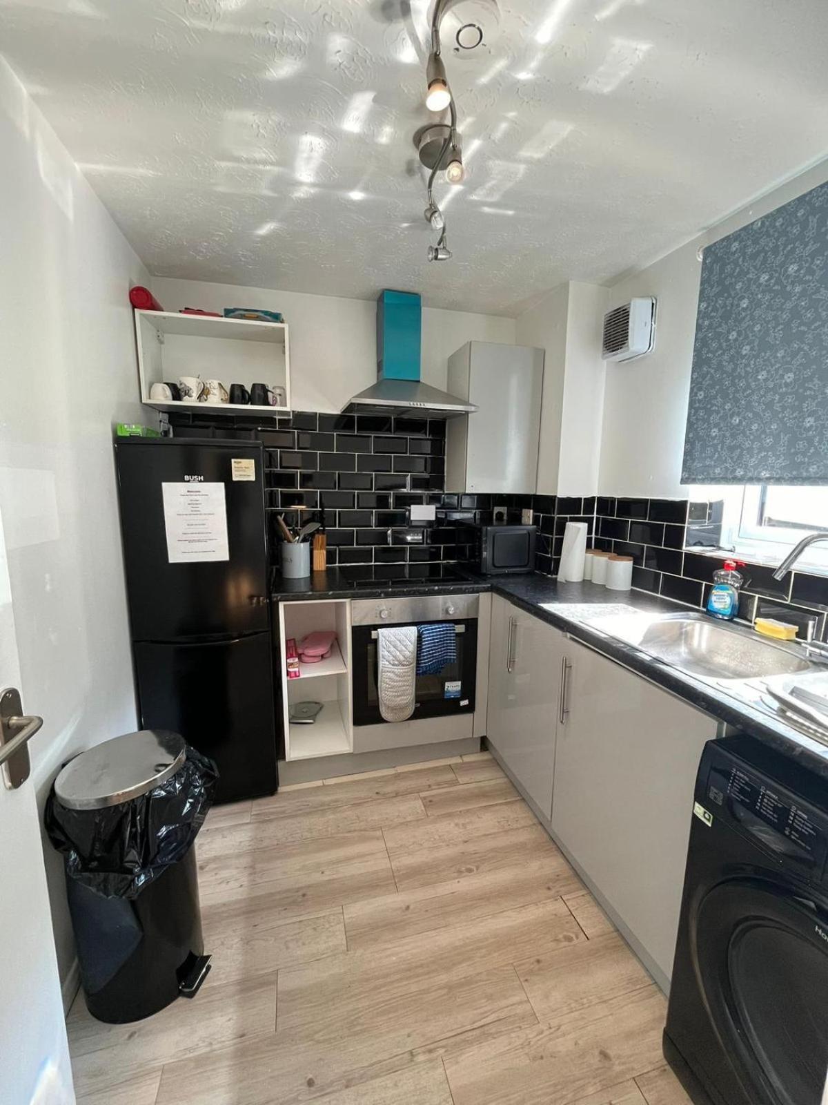 Stunning 1 Bedroom Apartment In Dagenham Bagian luar foto