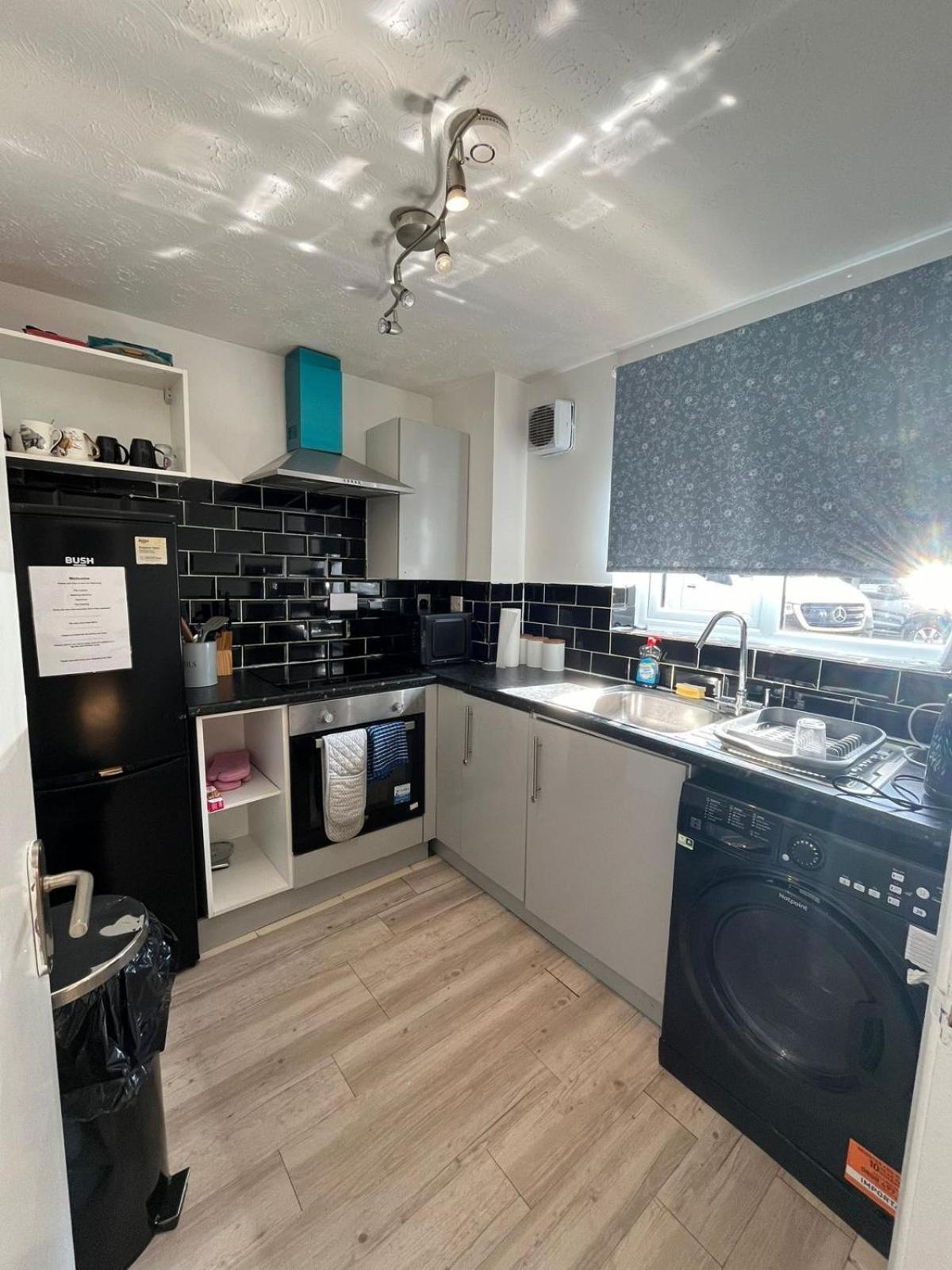 Stunning 1 Bedroom Apartment In Dagenham Bagian luar foto