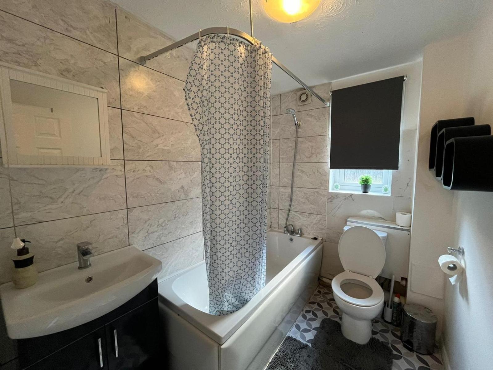 Stunning 1 Bedroom Apartment In Dagenham Bagian luar foto