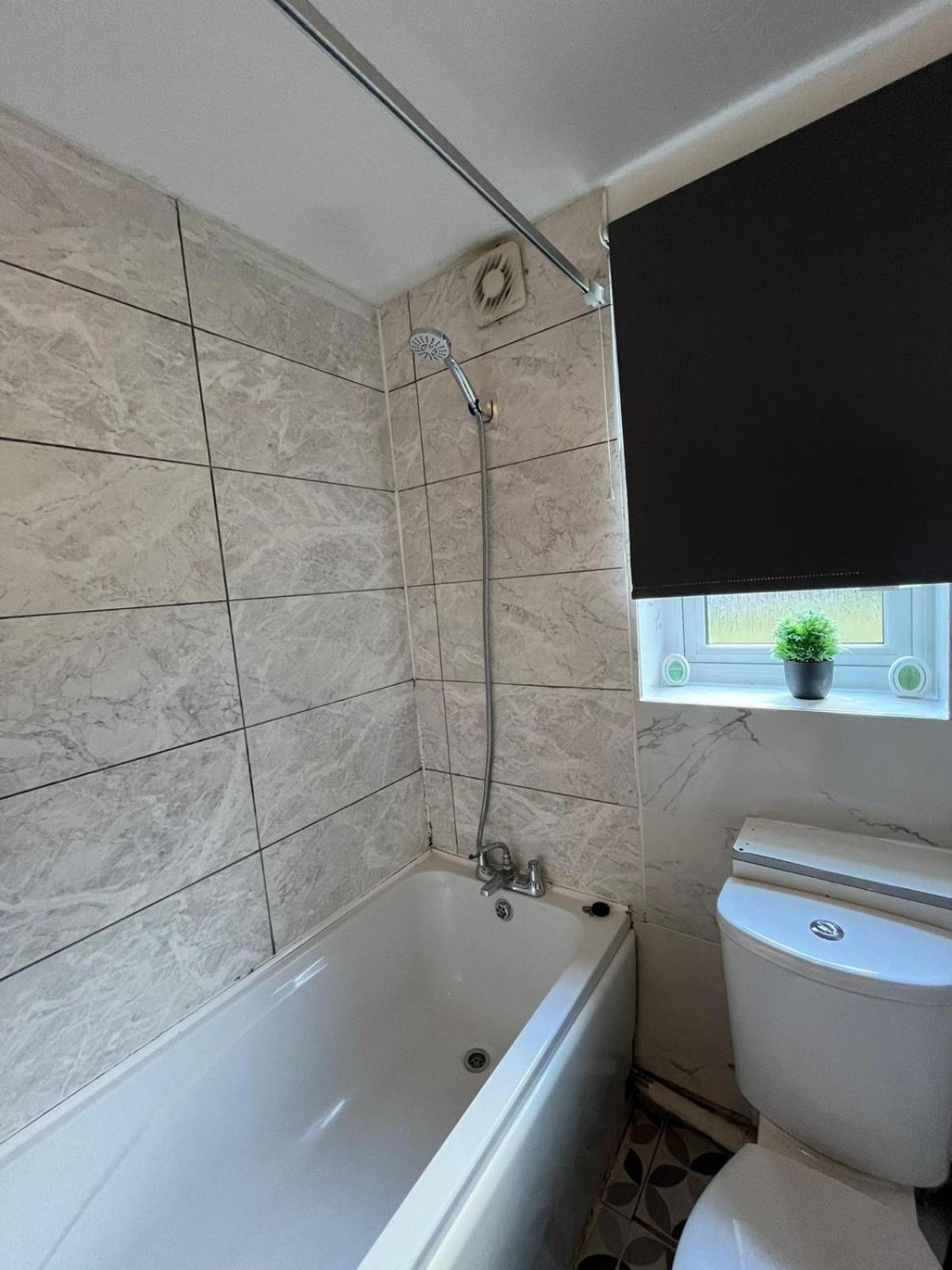 Stunning 1 Bedroom Apartment In Dagenham Bagian luar foto